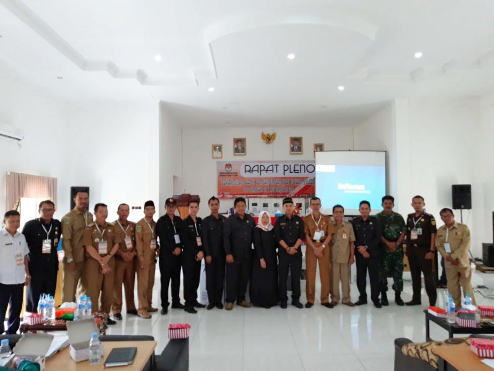 BAWASLU KABUPATEN BARITO TIMUR MENGHADIRI RAPAT PLENO REKAPITULASI PENGHITUNGAN PEROLEHAN SUARA PEMILU SERENTAK 2019 TINGKAT KABUPATEN