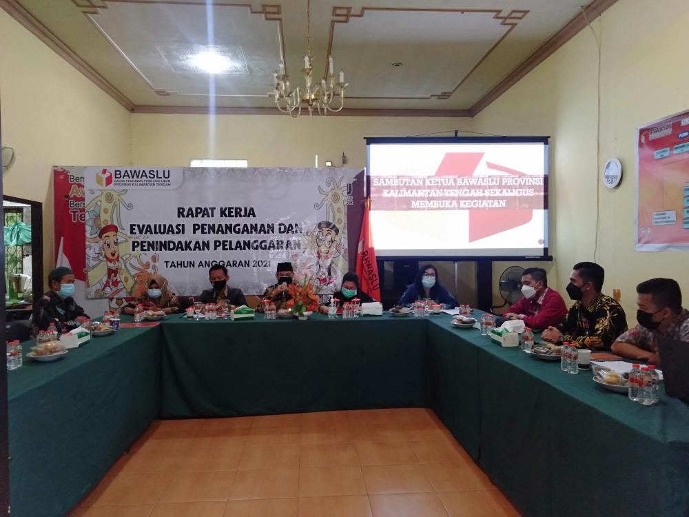 Rapat Kerja Evaluasi Penanganan dan Penindakan Pelanggaran Oleh Bawaslu Provinsi Kalimantan Tengah