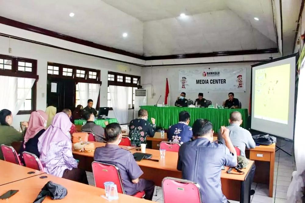 Bawaslu Bartim Hadir dalam Rapat Hasil Evaluasi Pelaksanaan Produk Hukum oleh Bawaslu Kalteng