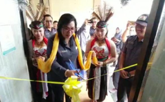 Demi Memudahkan Masyarakat Memperoleh Informasi Hukum Bawaslu, Anggota Bawaslu Kalteng Resmikan Pojok JDIH Bawaslu Bartim