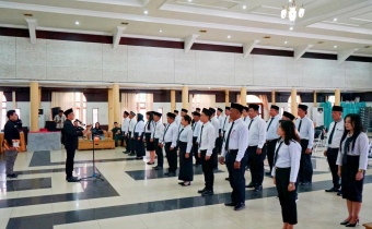 Ketua Bawaslu Bartim Lantik 30 Anggota Panwaslu Kecamatan Untuk Pemilihan Serentak Tahun 2024