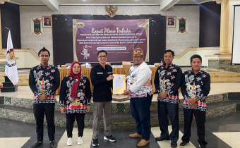 Hadiri Pleno Rekapitulasi DPS Tingkat Kabupaten, Ketua Bawaslu Bartim Sampaikan Beberapa Saran